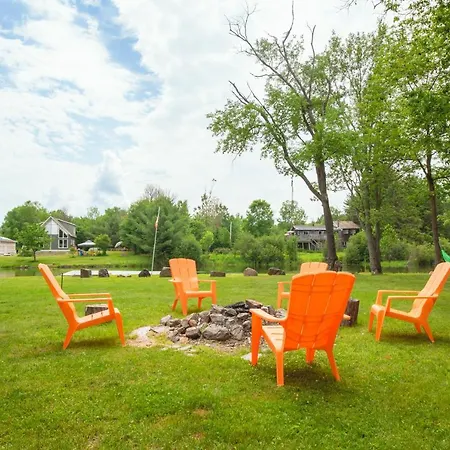 Beautiful 3 Bdrm + Bunkie Waterfront Cottage Near Gull Lake Minden Exterior photo