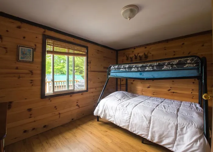 Beautiful 3 Bdrm + Bunkie Waterfront Cottage Near Gull Lake
