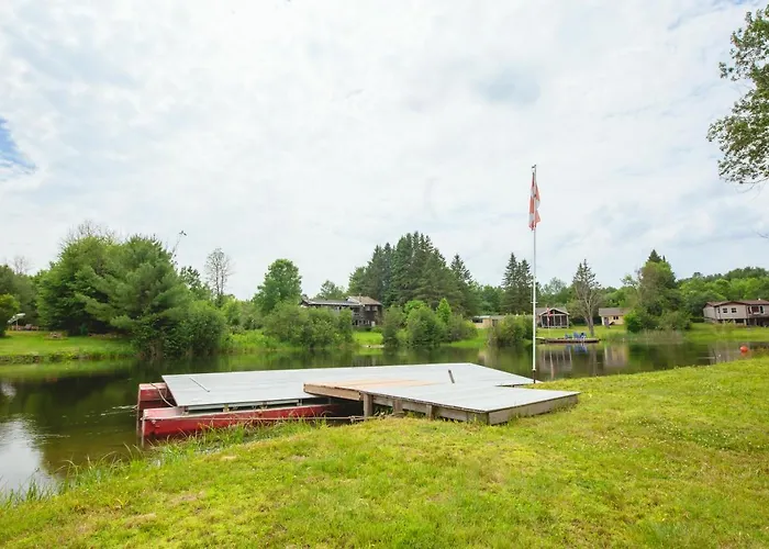 Beautiful 3 Bdrm + Bunkie Waterfront Cottage Near Gull Lake
