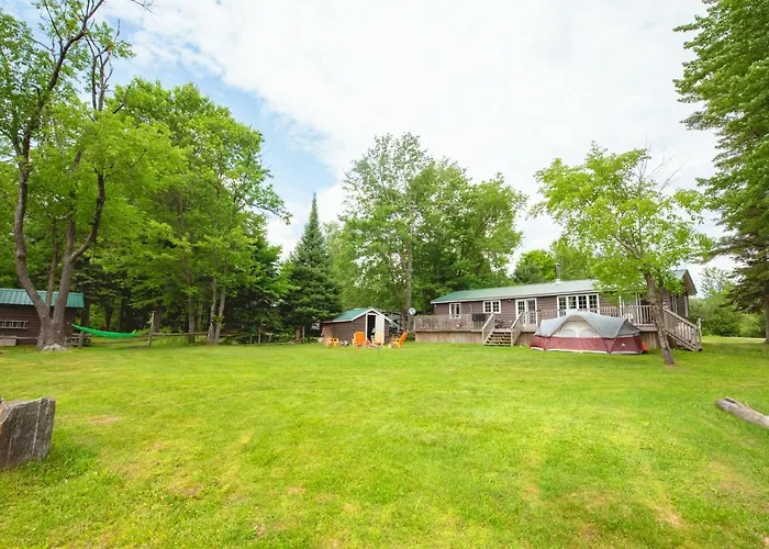 Beautiful 3 Bdrm + Bunkie Waterfront Cottage Near Gull Lake