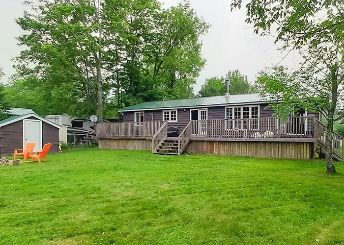 Beautiful 3 Bdrm + Bunkie Waterfront Cottage Near Gull Lake