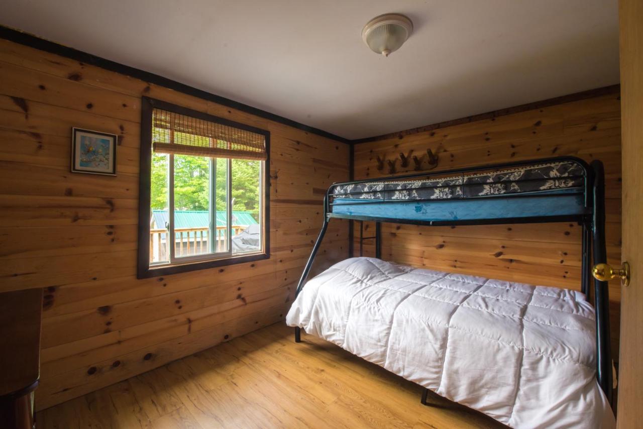 Holiday home Beautiful 3 Bdrm + Bunkie Waterfront Near Gull