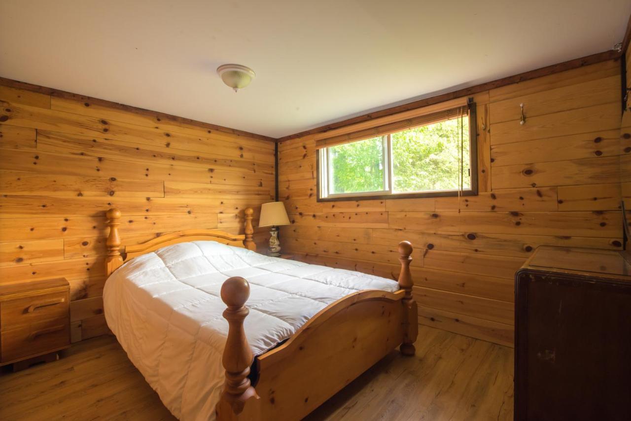 Holiday home Beautiful 3 Bdrm + Bunkie Waterfront Near Gull