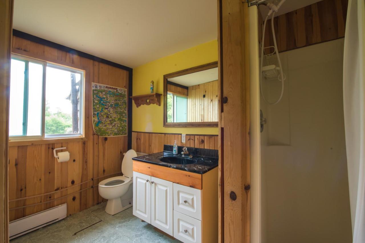 Beautiful 3 Bdrm + Bunkie Waterfront Near Gull *