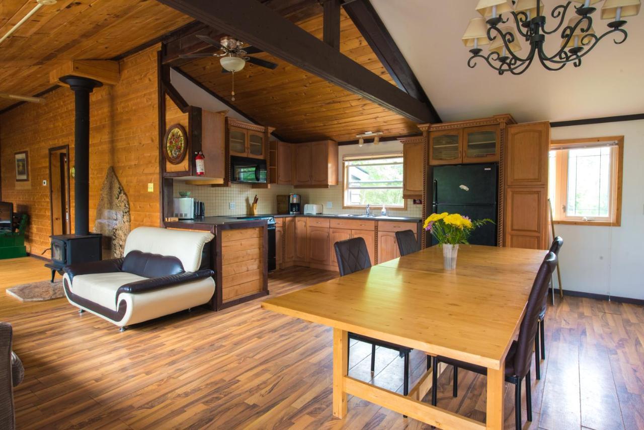 Holiday home Beautiful 3 Bdrm + Bunkie Waterfront Near Gull Minden
