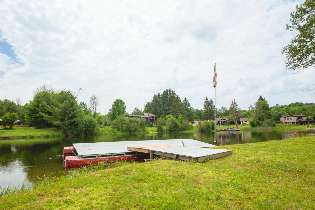 Beautiful 3 Bdrm + Bunkie Waterfront Near Gull *
