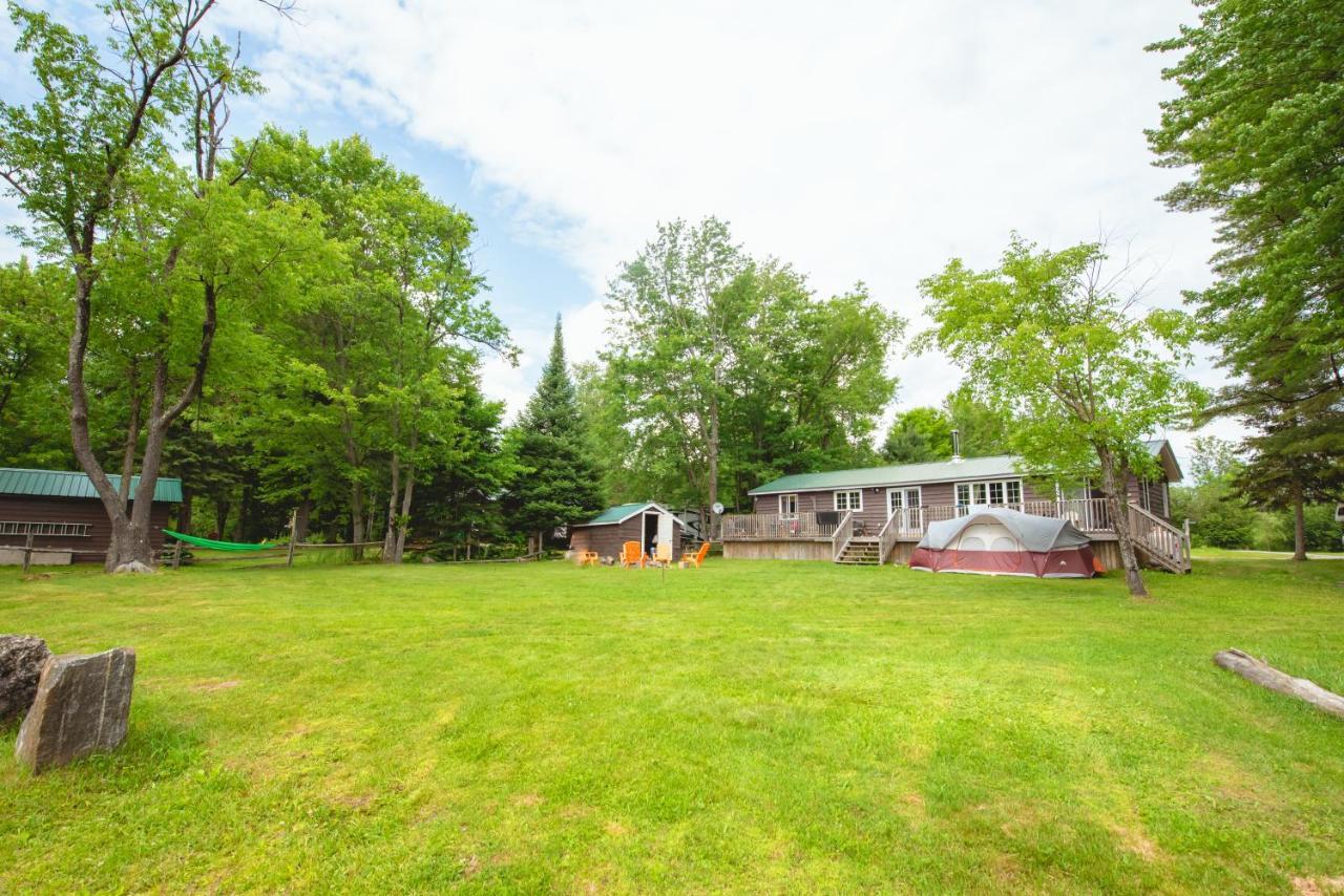 Beautiful 3 Bdrm + Bunkie Waterfront Near Gull Holiday home Minden