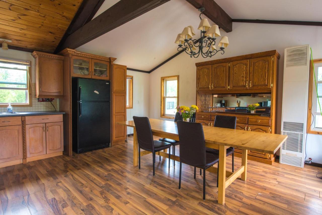 Holiday home Beautiful 3 Bdrm + Bunkie Waterfront Near Gull