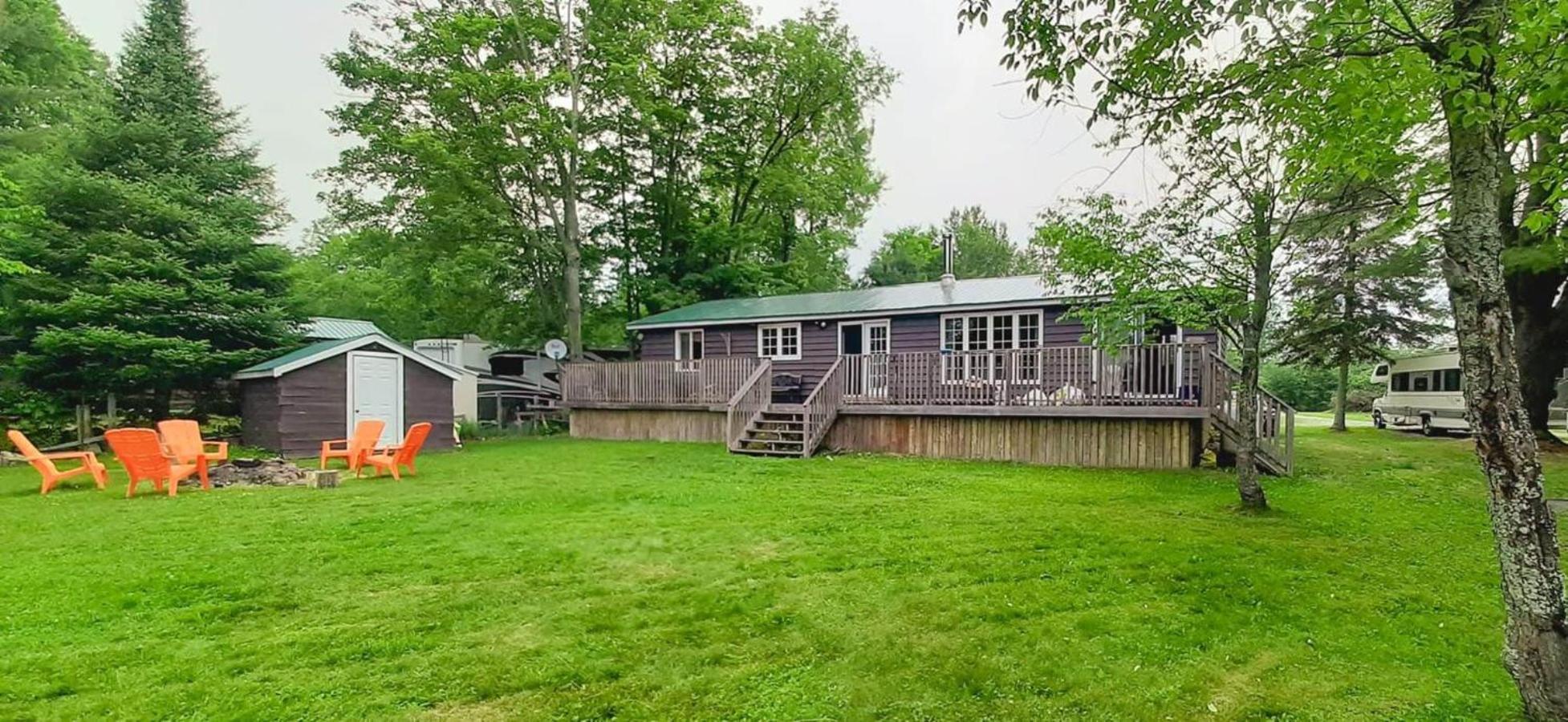 Holiday home Beautiful 3 Bdrm + Bunkie Waterfront Near Gull Minden
